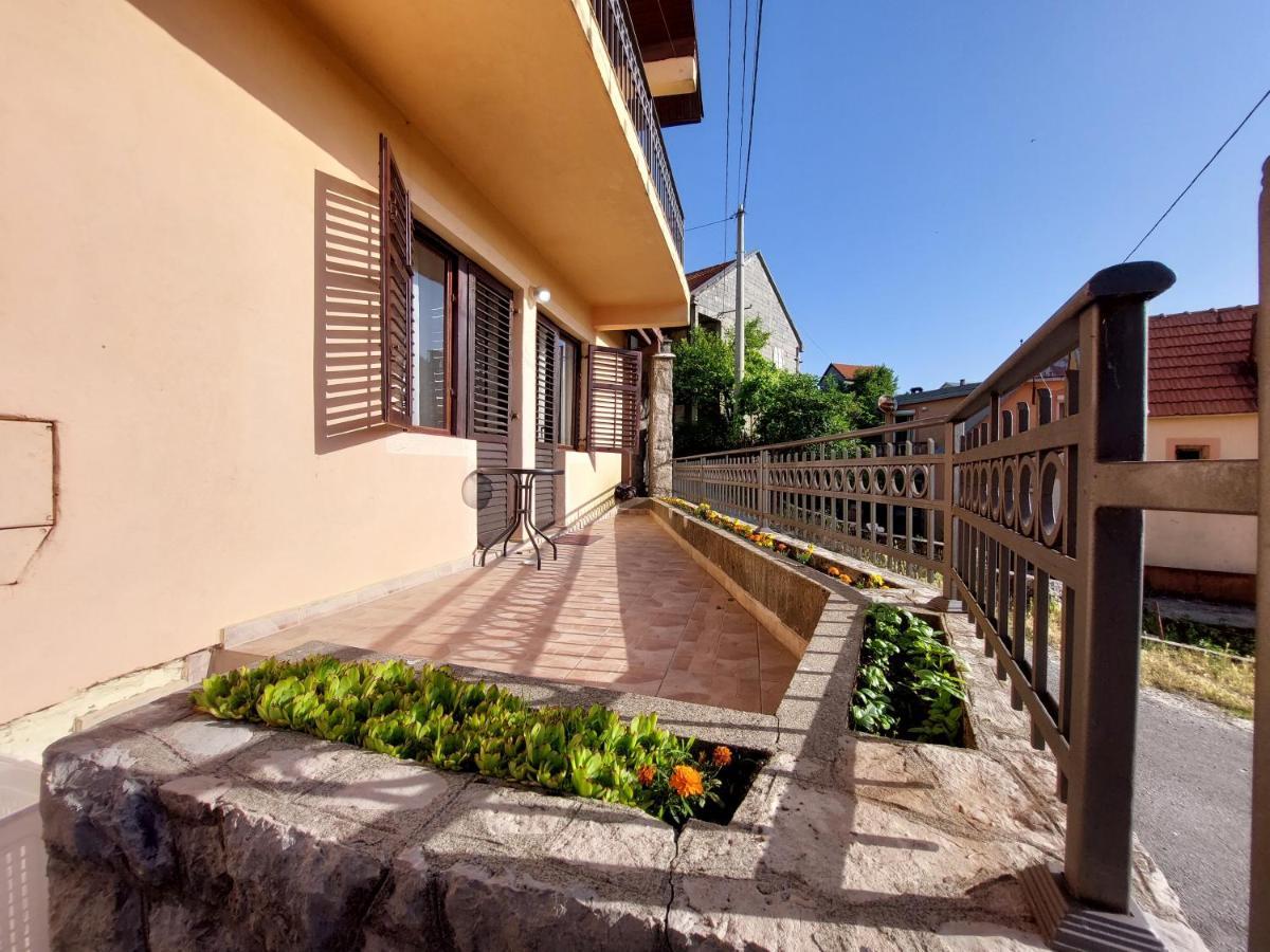 Holiday Home Milanovic ツェティニェ エクステリア 写真