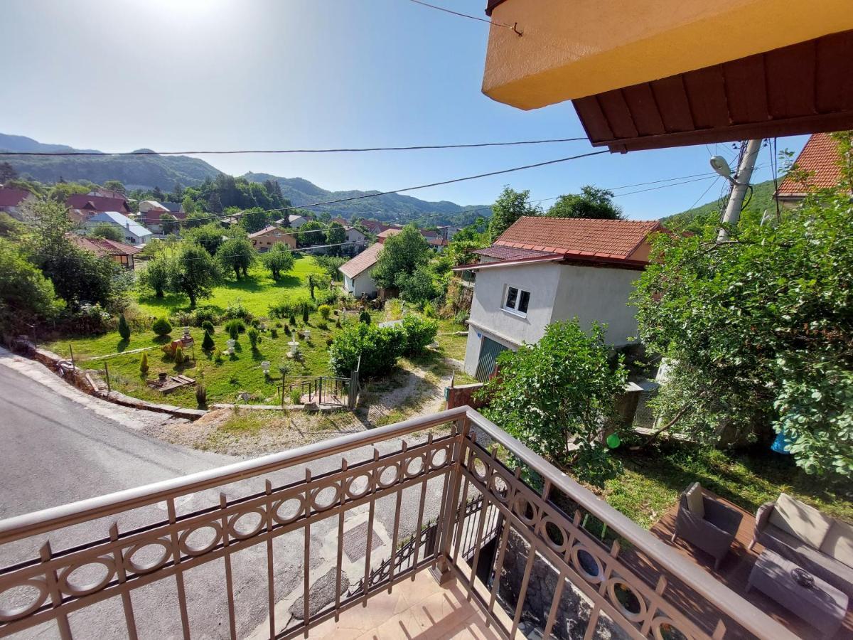 Holiday Home Milanovic ツェティニェ エクステリア 写真